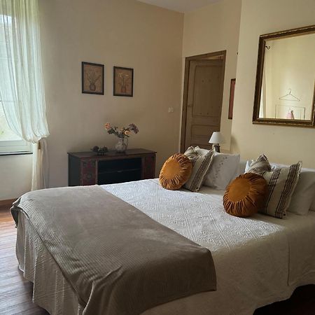 Bed and Breakfast Le Patio Des Senteurs Verzeille Exterior foto