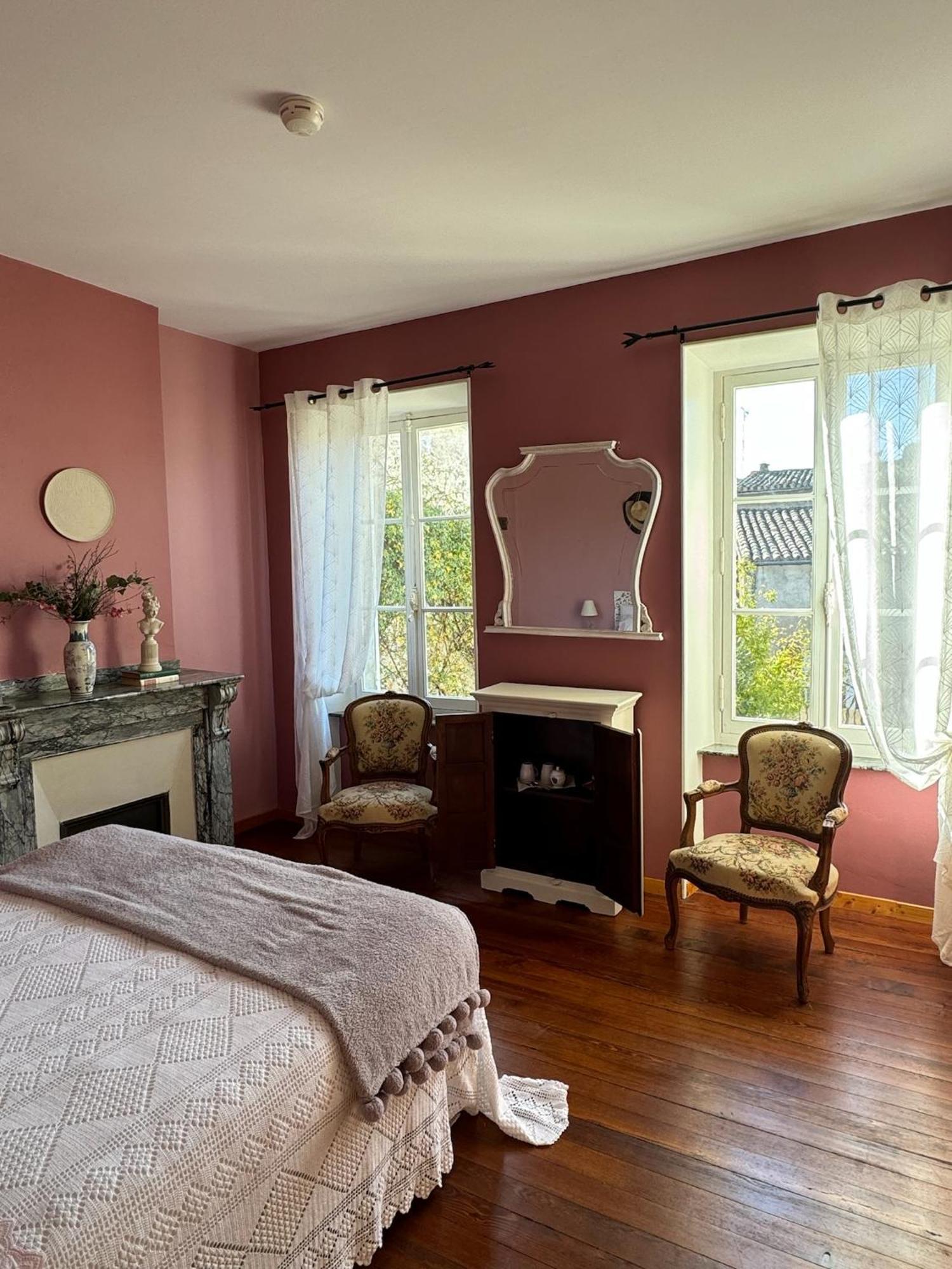 Bed and Breakfast Le Patio Des Senteurs Verzeille Exterior foto