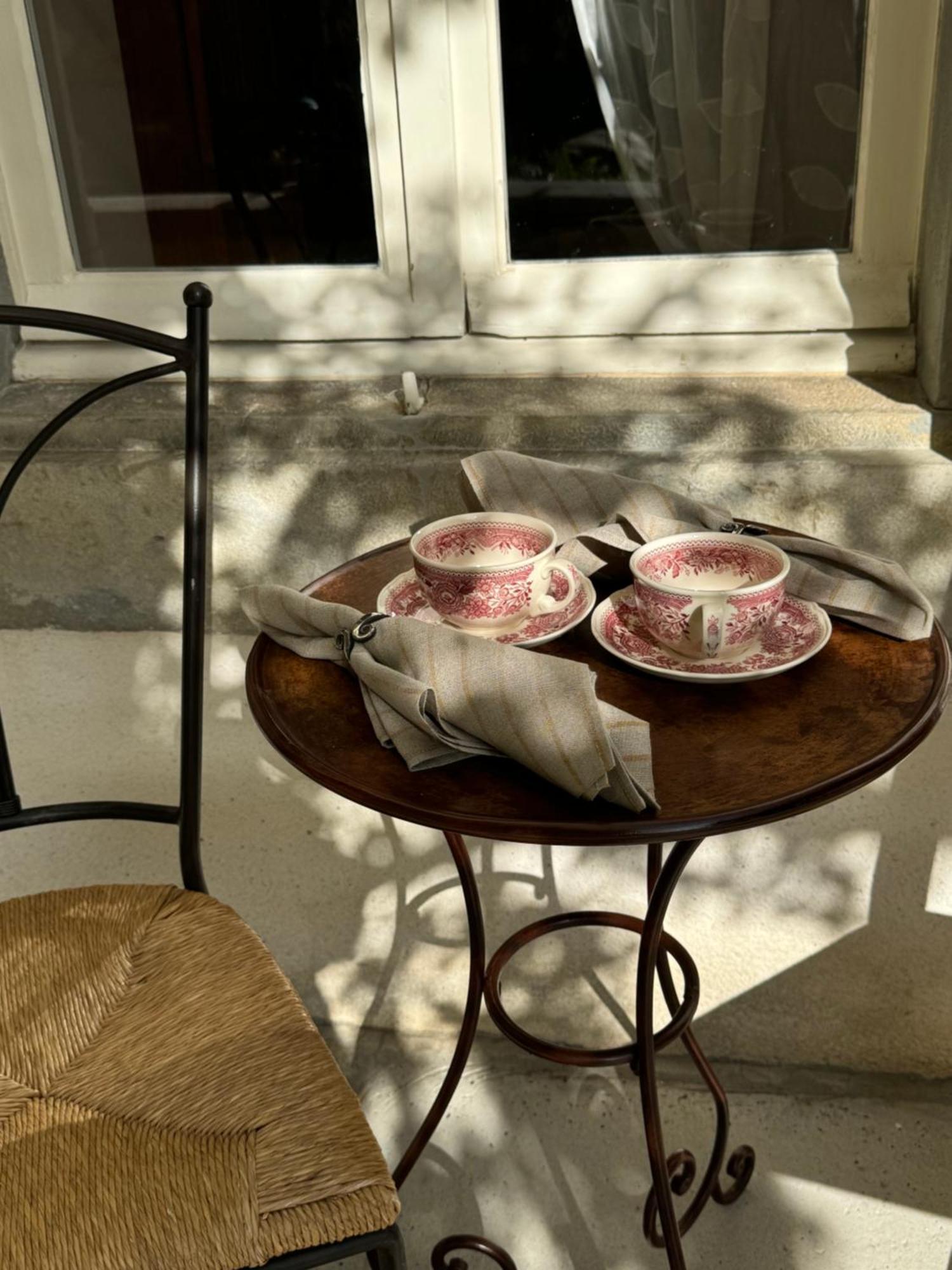 Bed and Breakfast Le Patio Des Senteurs Verzeille Exterior foto