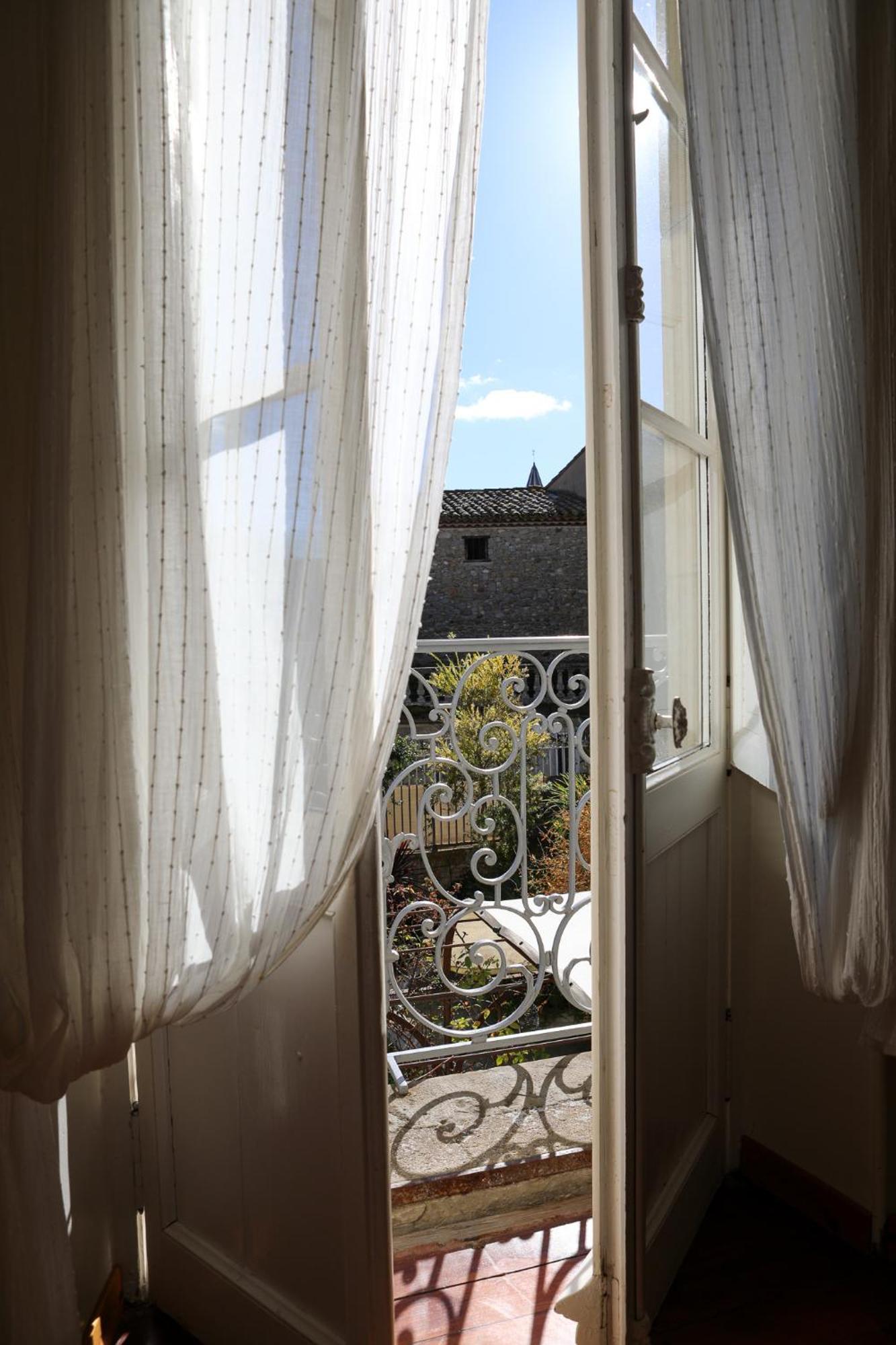 Bed and Breakfast Le Patio Des Senteurs Verzeille Exterior foto