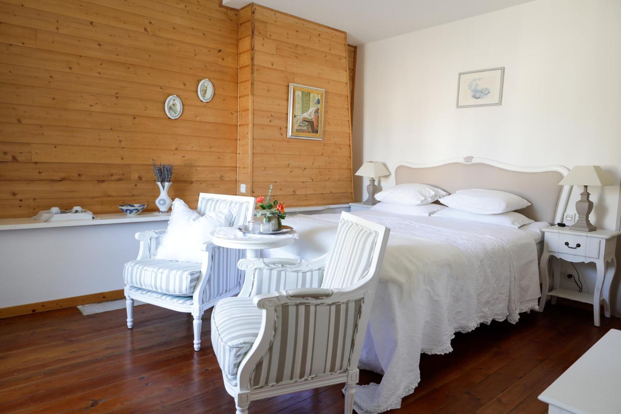 Bed and Breakfast Le Patio Des Senteurs Verzeille Exterior foto