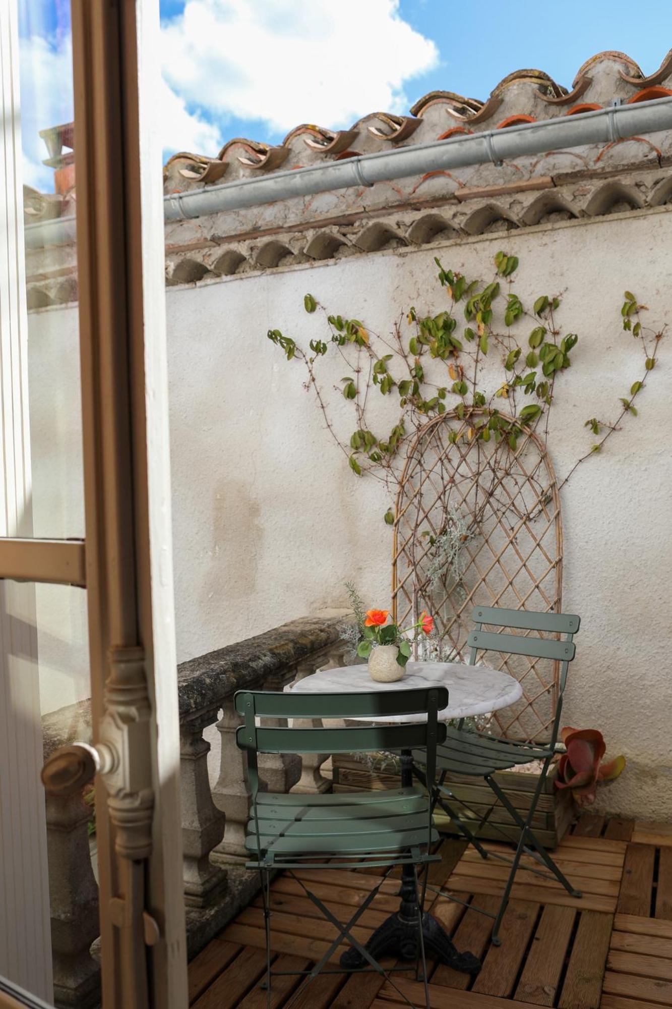 Bed and Breakfast Le Patio Des Senteurs Verzeille Exterior foto