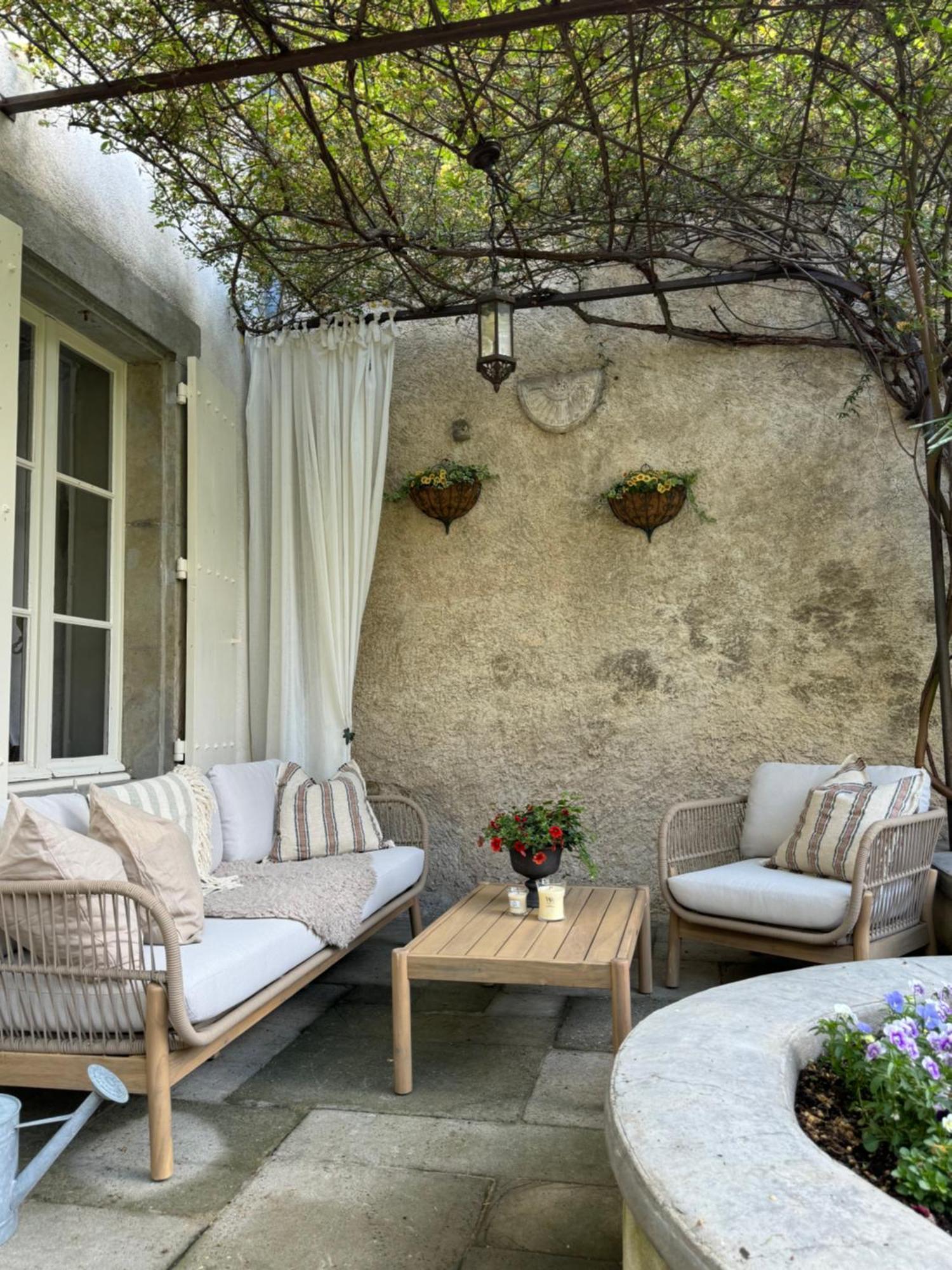 Bed and Breakfast Le Patio Des Senteurs Verzeille Exterior foto