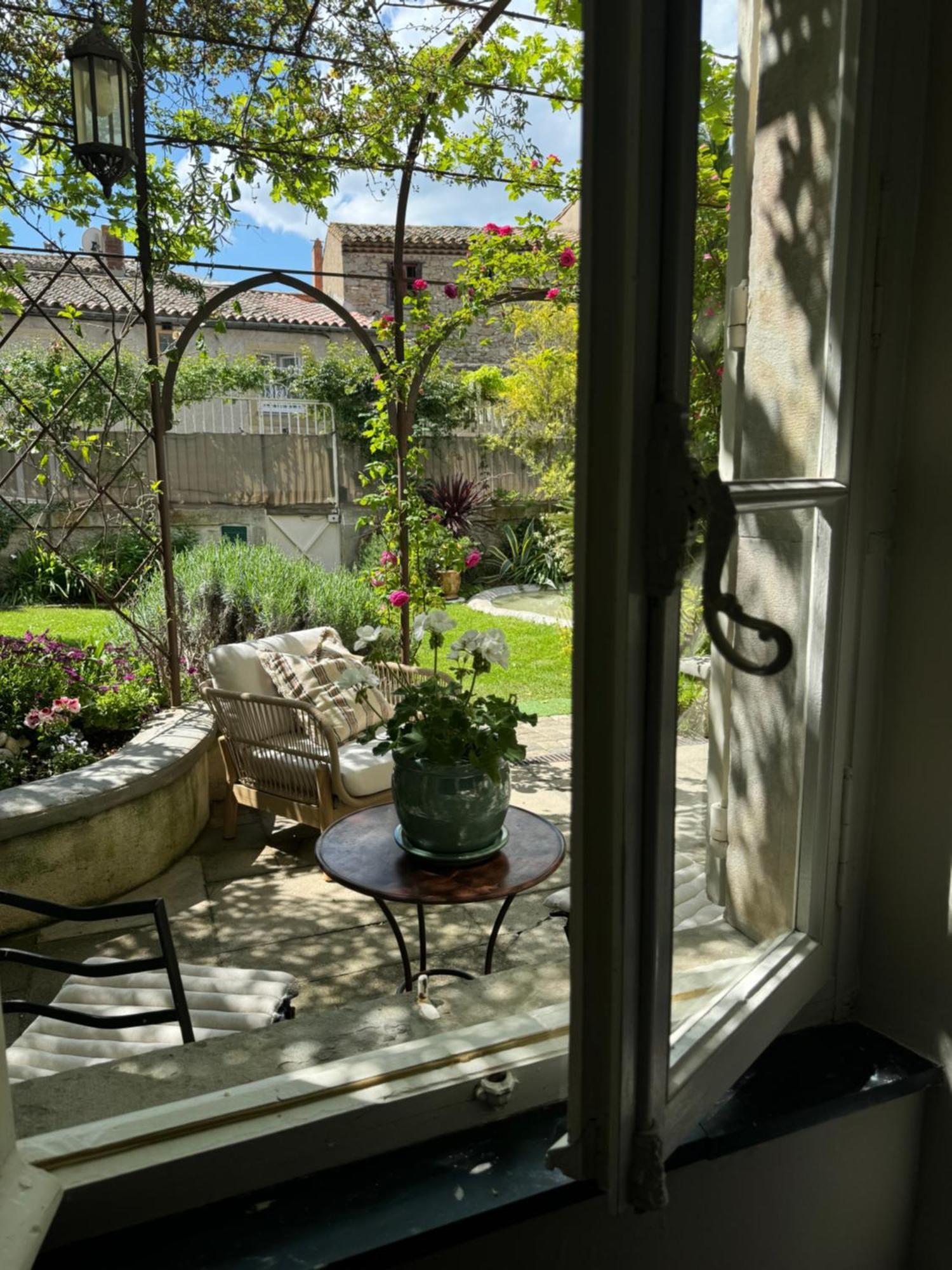 Bed and Breakfast Le Patio Des Senteurs Verzeille Exterior foto