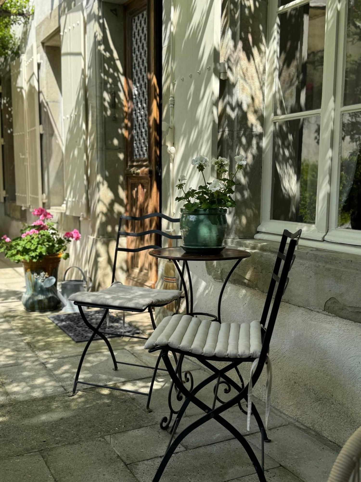 Bed and Breakfast Le Patio Des Senteurs Verzeille Exterior foto