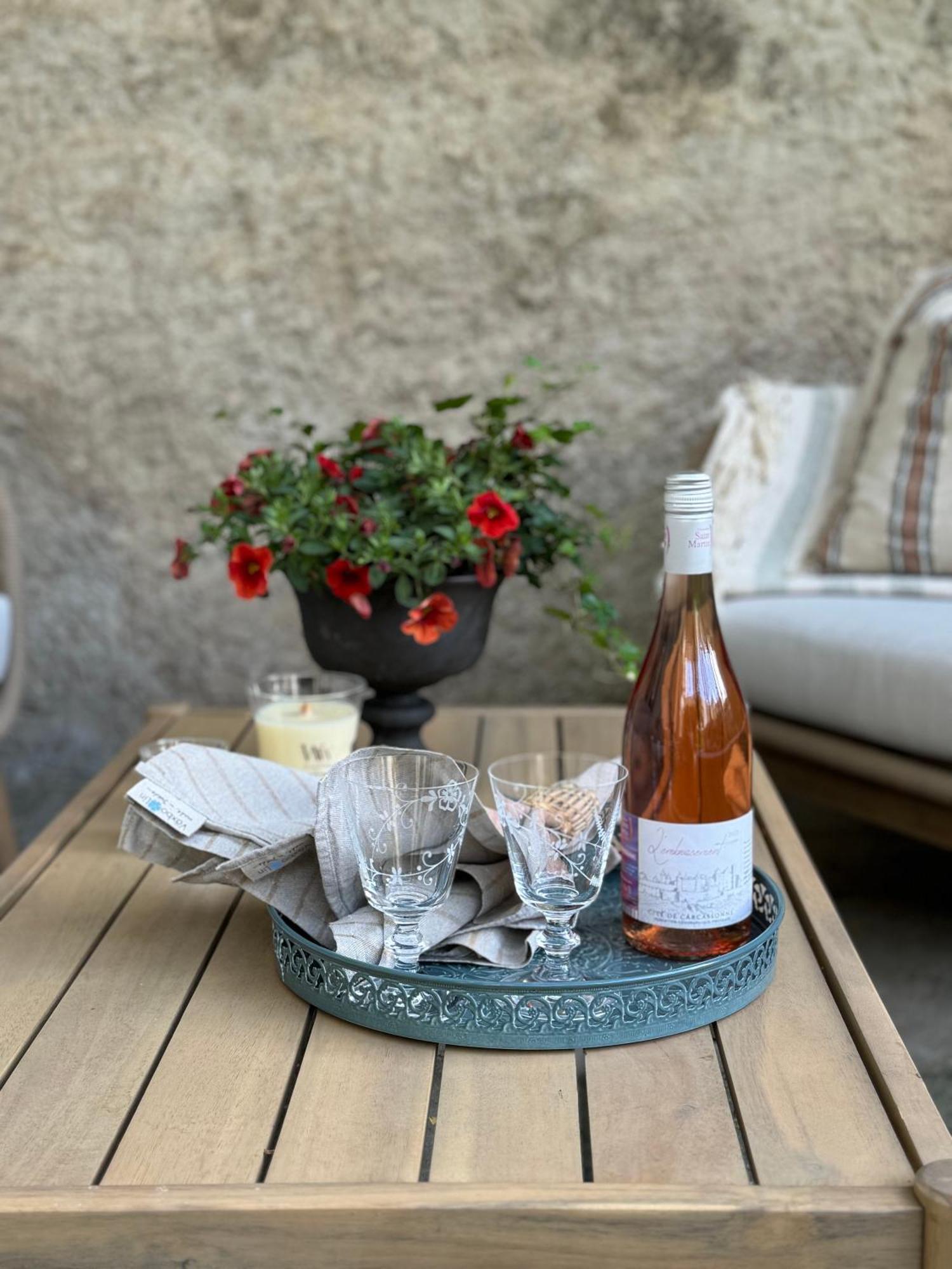 Bed and Breakfast Le Patio Des Senteurs Verzeille Exterior foto