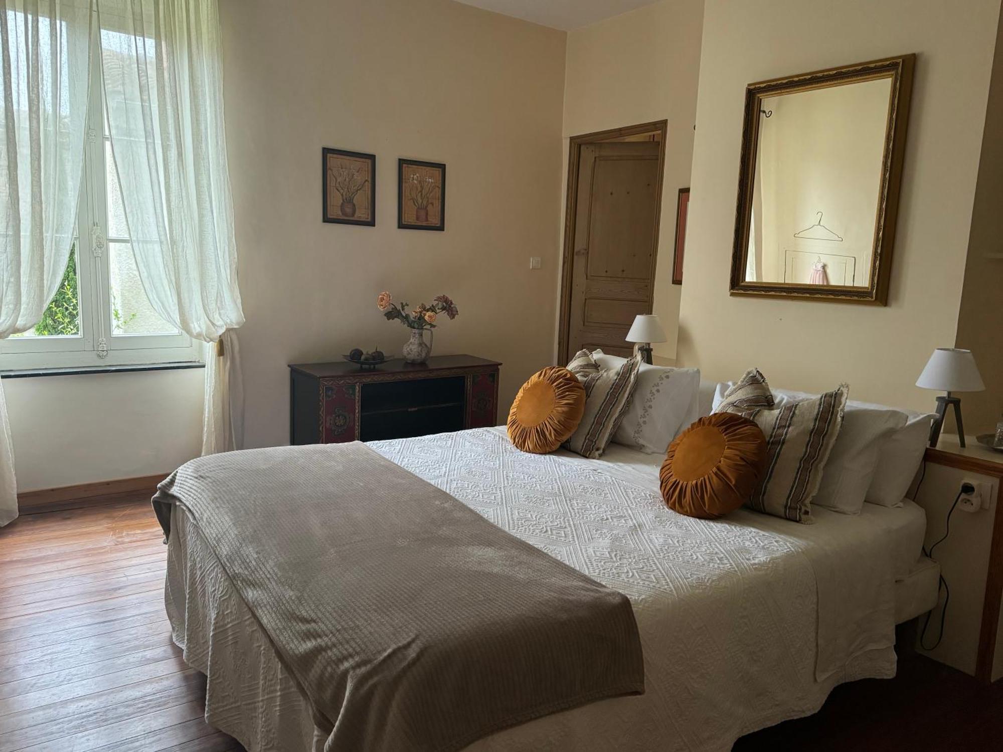 Bed and Breakfast Le Patio Des Senteurs Verzeille Exterior foto