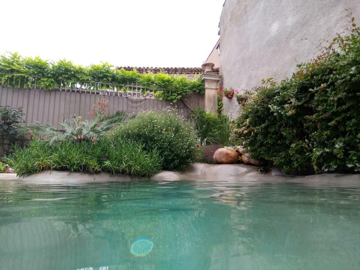 Bed and Breakfast Le Patio Des Senteurs Verzeille Exterior foto